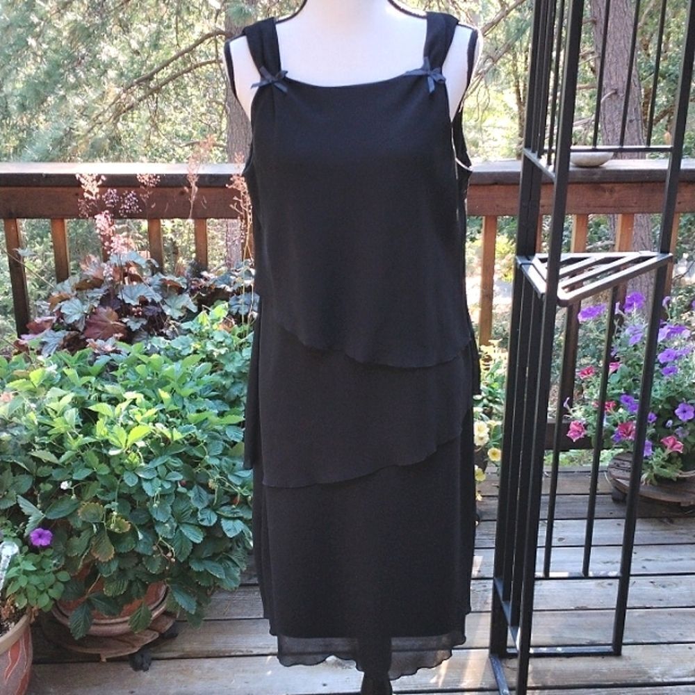 Los Angeles Gal Layered Little Black Dress